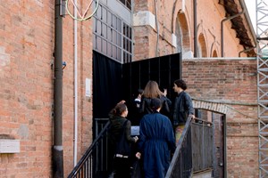 Alex Baczynski-Jenkins, 'Untitled (Holding Horizon)' (2018). Performance part of ‘Meetings on Art’, 58th Venice Biennale (8–12 May 2019). Credit Riccardo Banfi. Courtesy Delfina Foundation and Arts Council England.